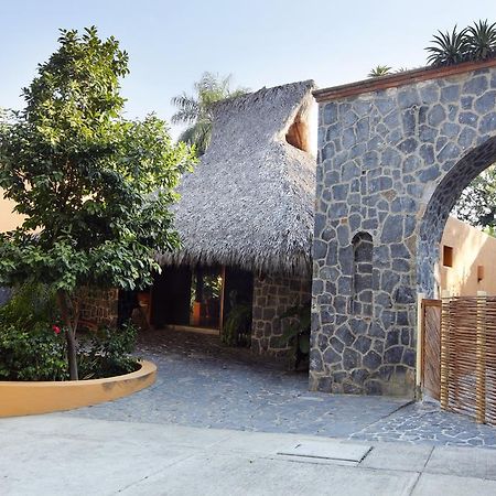 Hotel Casa Don Francisco Ixtapa  Bagian luar foto