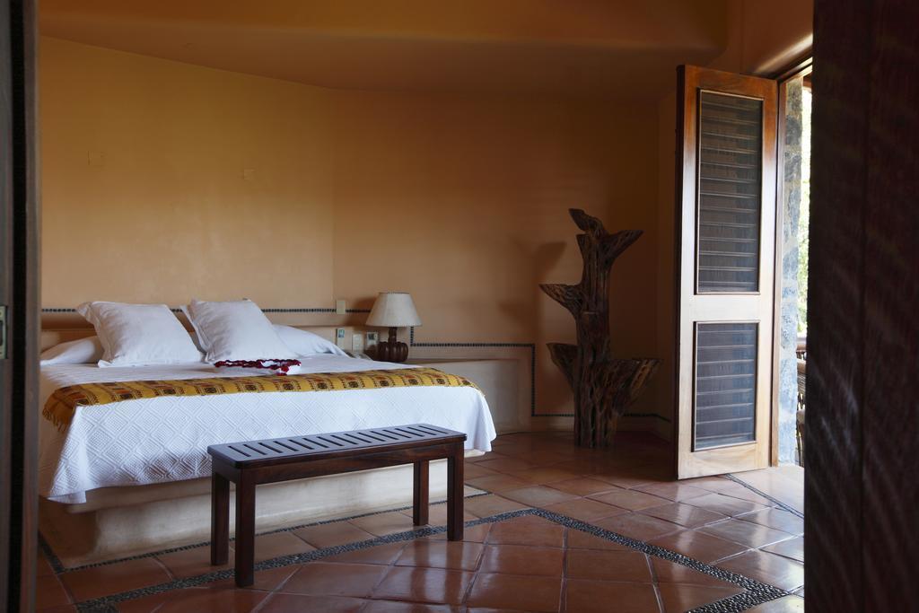 Hotel Casa Don Francisco Ixtapa  Bagian luar foto