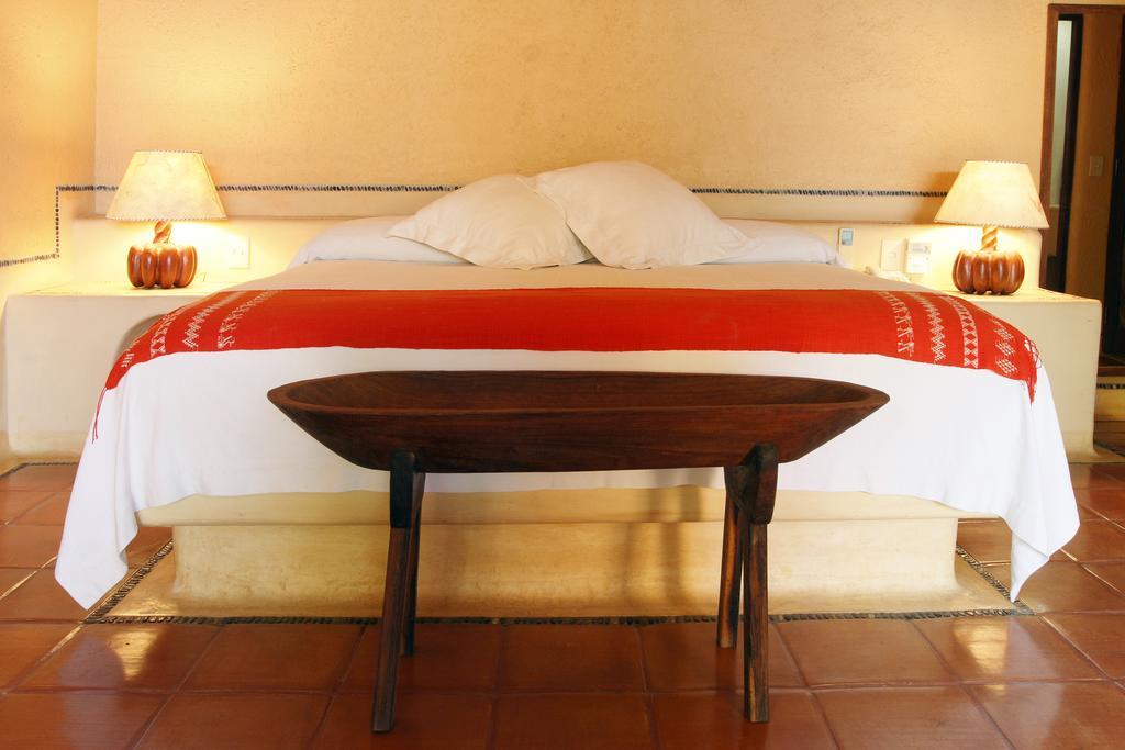 Hotel Casa Don Francisco Ixtapa  Bagian luar foto