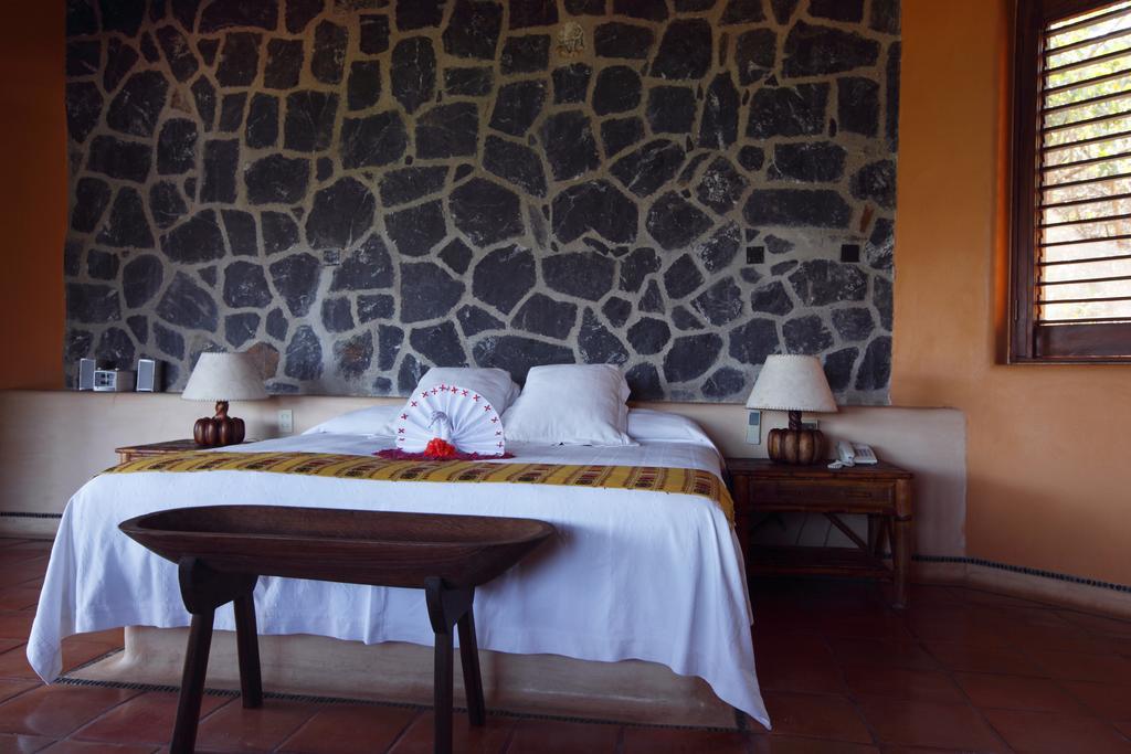 Hotel Casa Don Francisco Ixtapa  Bagian luar foto