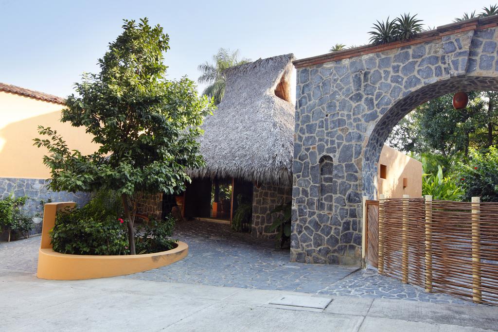Hotel Casa Don Francisco Ixtapa  Bagian luar foto